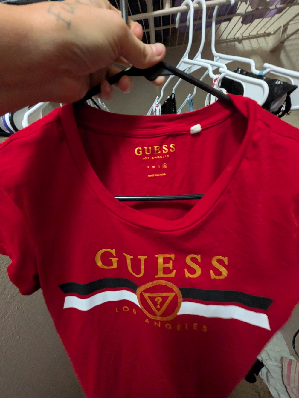 GUESS Los Angeles Red Graphic Logo Short Sleeve Tee T-Shirt – Size Small